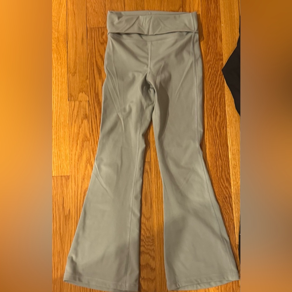 Green Flared leggings with fold over waist: Yogalicious